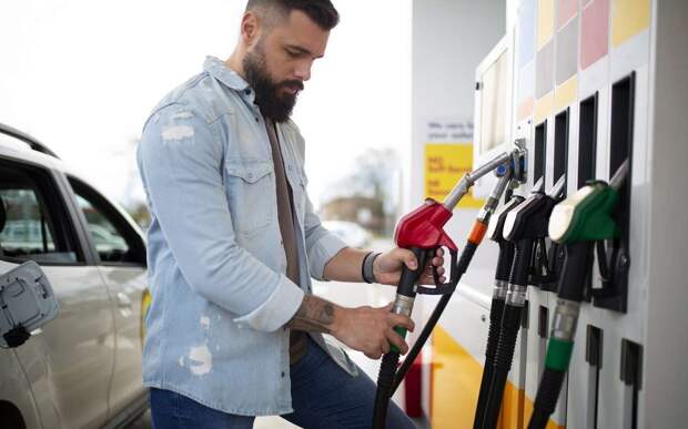 Бензин снова дорожает: на сколько выросли цены