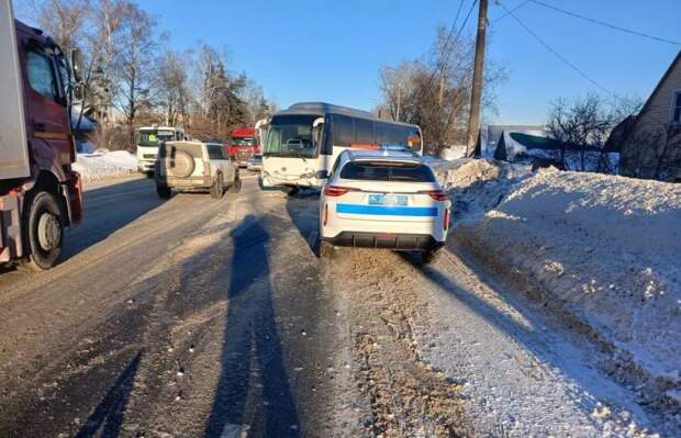 Во Владимире рейсовый автобус с пассажирами столкнулся с «УАЗом»