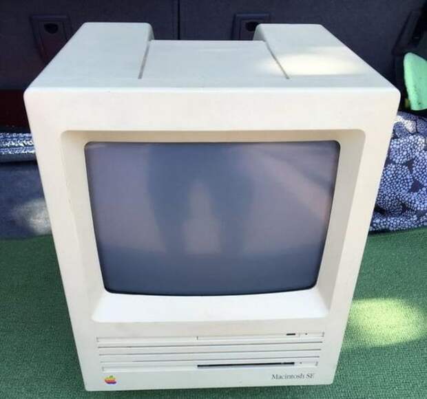 Macintosh SE с сюрпризом игра, компьютер, макинтош, порно