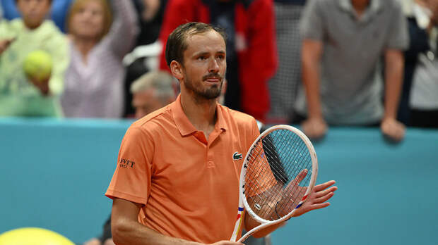 Медведев в трёх сетах обыграл Марожана и вышел в третий круг «Мастерса» в Мадриде