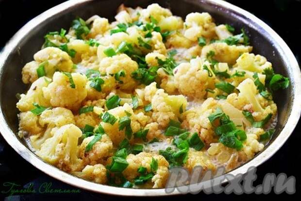Для меня лично, цветная капуста, тушеная в сметане, - это такая вкуснятина, что слов нет! 