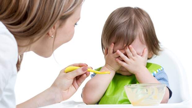 Если ребенок отказывается от пищи и жалуется на боль во рту - это повод для тревоги