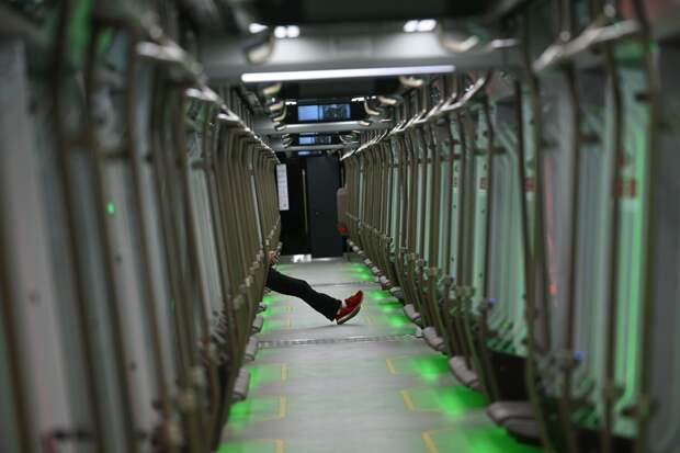 Мужчина ударил ногой в голову пассажиру в метро Москвы