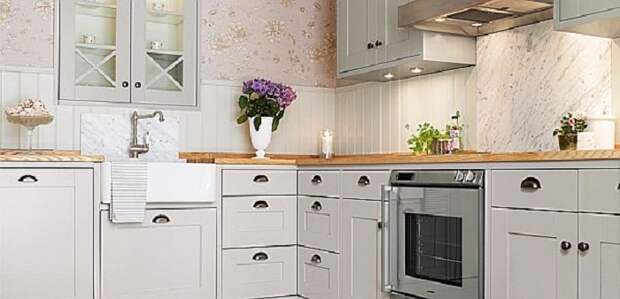 Легкая и непринужденная обстановка станет просто отличным вариантом дополнения любого интерьера кухонного пространства.