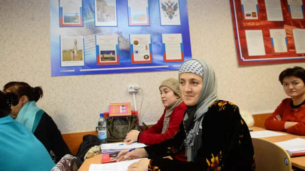 "БЕГИТЕ УЖЕ ИЗ РОССИИ, ВСЁ ПЛОХО": МИГРАНТЫ ВЗВЫЛИ, УЗНАВ О НОВОМ РЕШЕНИИ. ДЕНЬГИ БОЛЬШЕ НЕ ПОЛУЧАТ