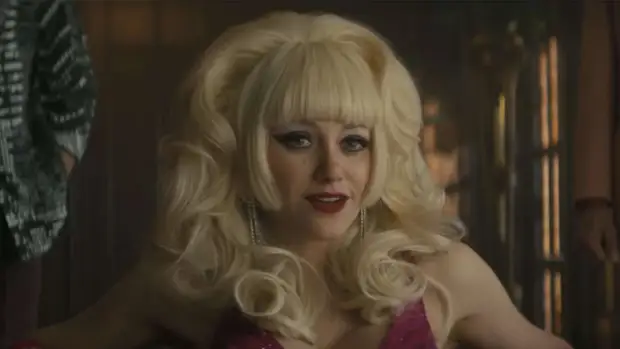 Актриса из "Бесстыжих" Эмми Россум преобразилась до неузнаваемости для роли в мини-сериале