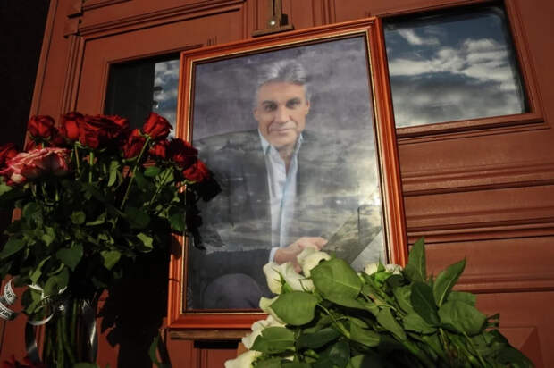 Венок от Путина, неожиданное признание вдовы: Пиманова похоронили в Москве