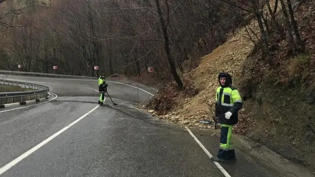 На федеральную дорогу в Сочи сошёл селевой поток