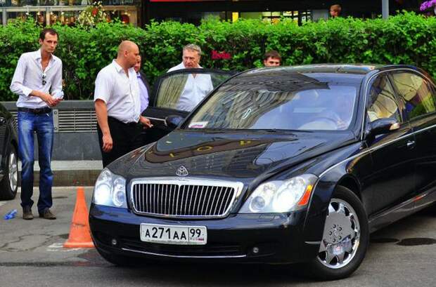 Роскошное авто скандального политика. Роскошное авто скандального политика.