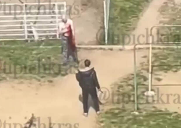 Средь бела дня в Краснодаре:  окровавленный мужчина пытался уйти от нападавшего
