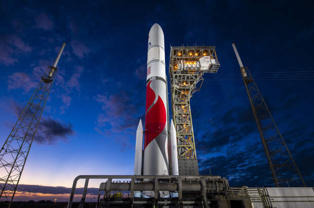 На новой ракете «Вулкан» без российских двигателей к Луне в США запущен аппарат «Перегрин». Их детальный обзор и видео запуска.