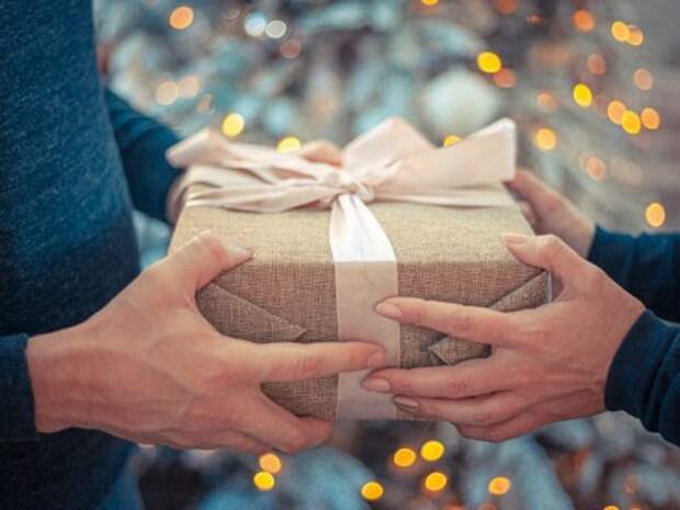 Подарки с плохой энергетикой: какие вещи не стоит дарить близким