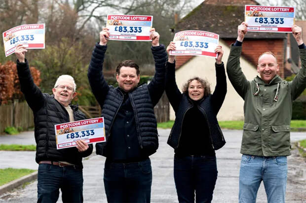 11 соседей выиграли в лотерею миллиард рублей