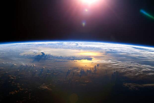 В чем опасность гамма-всплесков, странглетов и черных дыр