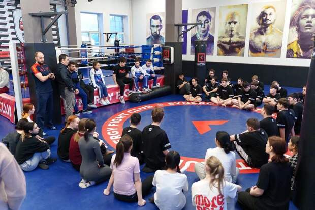 Чемпионка Европы Анастасия Сидельникова посетила выпуск программы «Боевая зарядка»