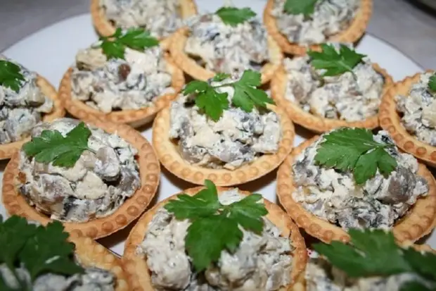 Тарталетки с говядиной и маринованными грибами Тарталетки с говядиной и маринованными грибами