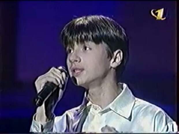 В 1997 году 14-летний Сергей стал победителем в вокальном туре музыкальной телепрограммы «Утренняя звезда». В 1997 году 14-летний Сергей стал победителем в вокальном туре музыкальной телепрограммы «Утренняя звезда».