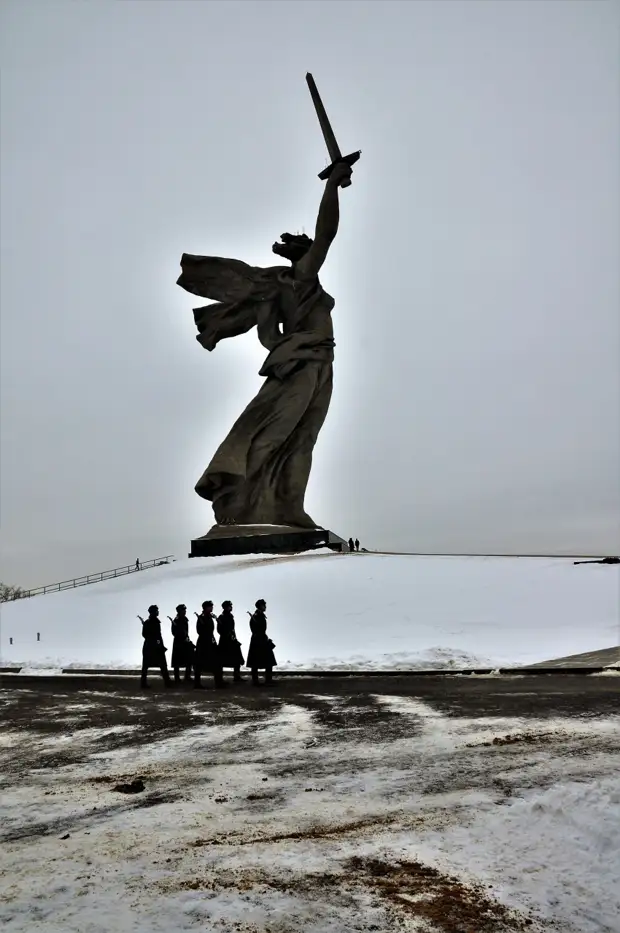 Второй сталинград. Мамаев Курган Сталинград 1943. Родина мать Волгоград Сталинградская битва. Родина-мать Волгоград зимой. Мамаев Курган Волгоград зима.