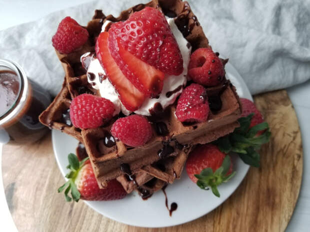 Шоколадные вафли. \ Фото: casualfoodist.com. Шоколадные вафли. \ Фото: casualfoodist.com.