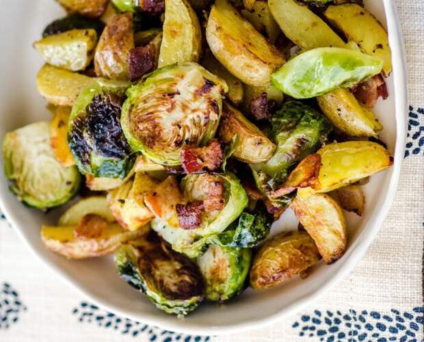 Запечённые овощи с беконом. \ Фото: storage.googleapis.com. Запечённые овощи с беконом. \ Фото: storage.googleapis.com.