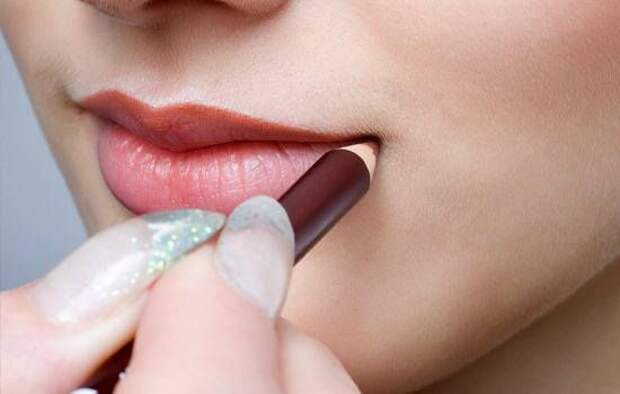 Почему большинство женщин красит губы неправильно