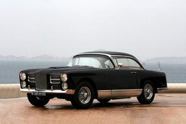 Модель Facel Vega не обязательно должна быть представлена ​​в автомобильной среде.  На момент запуска этот автомобиль считается достойным конкурентом британской классике заводов Rolls-Royce и Bentley, и в настоящее время является одним из самых востребованных автомобилей у коллекционеров.  Внешний вид характеризуется четырьмя характерными фарами и большим лобовым стеклом. 
