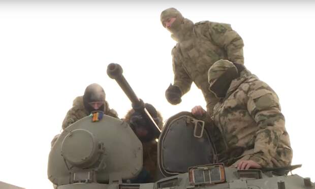 «Хочу стать солдатом»: архангельский школьник побывал на полигоне Росгвардии