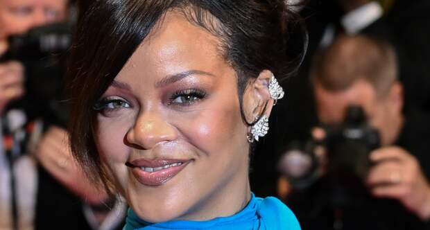 Рианна обнажила ягодицы для рекламы собственного бренда