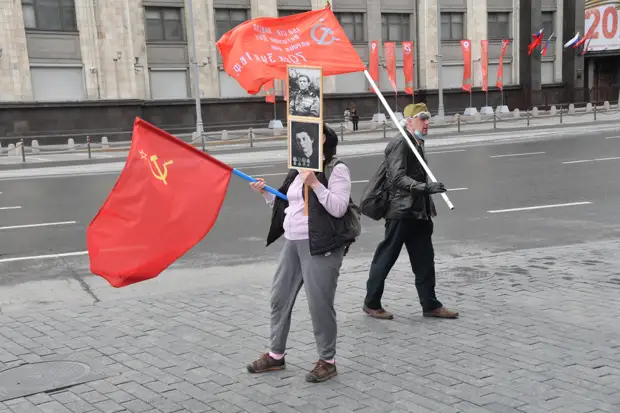 Запорожские казаки впервые за восемь лет подняли флаг Победы под Херсоном
