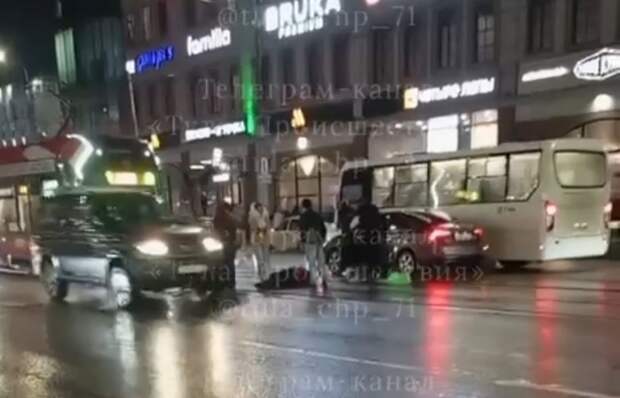 В Туле на площади Ленина сбили человека