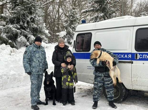 Полиция хезмәткәрләре кинология үзәгендә булырга хыялланган малайның теләген үтәде