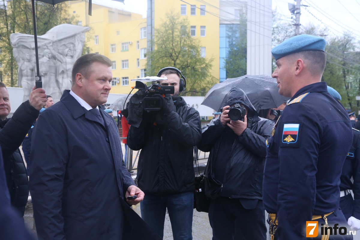Рязанцы встретили десантников, принимавших участие в Параде Победы на Красной площади