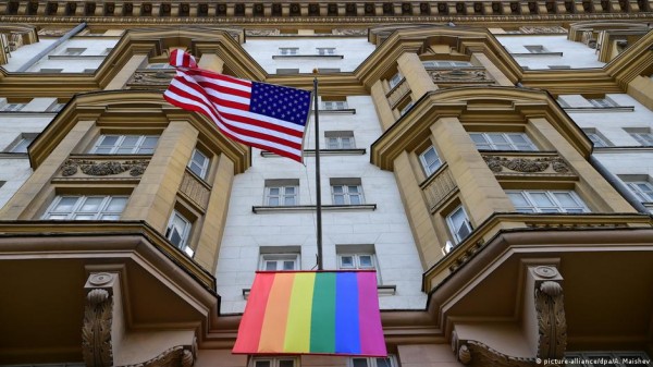Сотрудники посольства США украли у москвича рюкзак