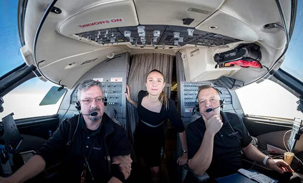 Стюардесса частного самолета рассказала, сколько платят миллиардеры за работу