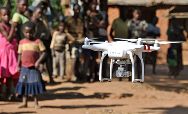 Деревенские дети из Африки впервые увидели дрон: реакция на видео