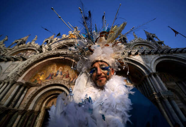 На улицах Венеции начался грандиозный карнавал