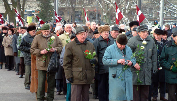 Парады пожилых головорезов из войск СС в Риге