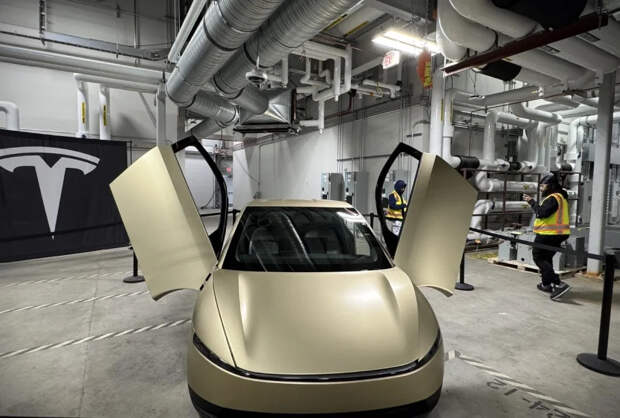 Tesla готовится к выпуску роботакси Cybercab