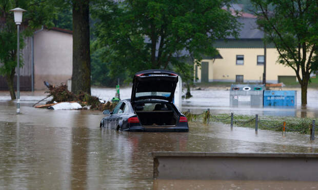 В мае при наводнении в немецкой Баварии близ границы с Австрией погибли десять человек