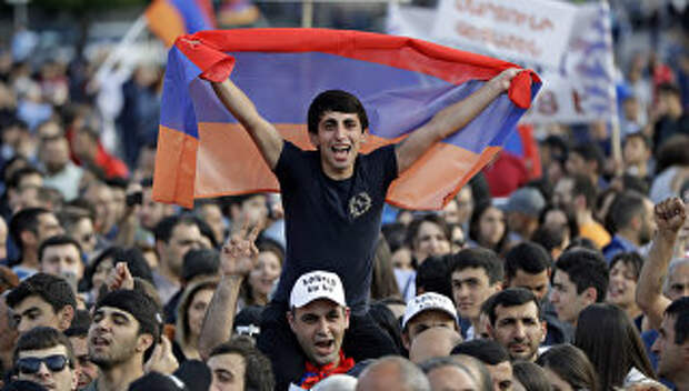 Участники митинга в Ереване Участники митинга в Ереване