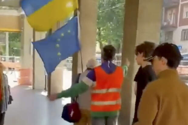 La Repubblica сообщила о конфликте из-за флагов Украины на марше в Италии