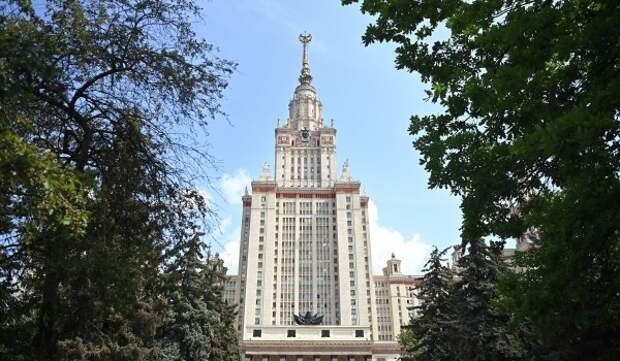 Специалисты проведут капремонт еще на трех этажах главного здания МГУ