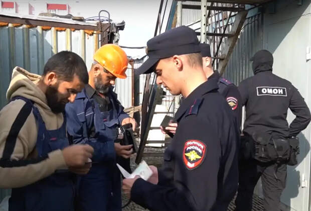 На Урале мигрантам с патентом перекрыли доступ к 20 отраслям