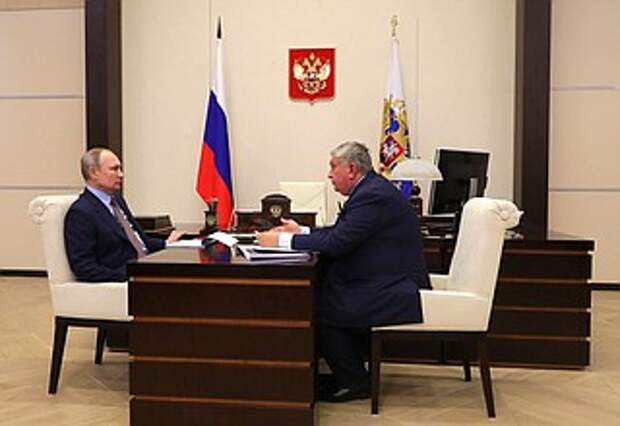 С главным исполнительным директором, председателем правления компании «Роснефть» Игорем Сечиным.