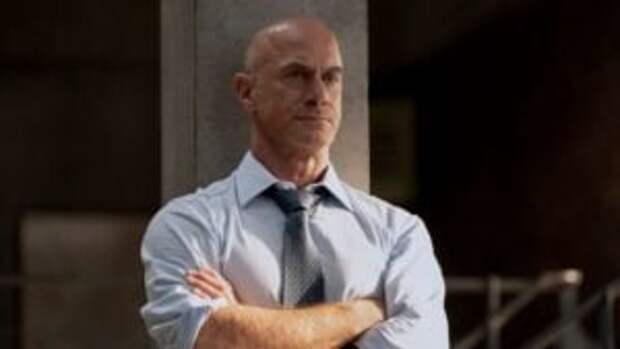 Stabler stands with his arms crossed on Law & Order: Organized Crime