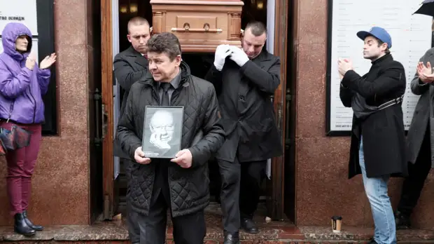 Режиссера Леонида Хейфеца похоронили на Троекуровском кладбище