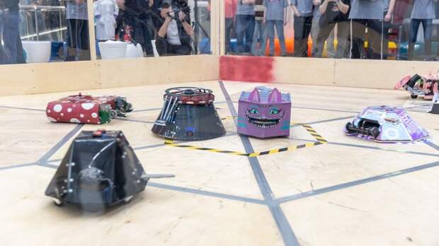 ЕВРАЗ и НТИ второй раз провели инженерное шоу «Битва роботов»