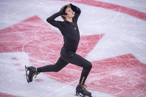 Малинин выиграл короткую программу на чемпионате США, превзойдя мировой рекорд