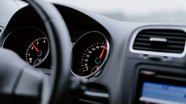 Автомобиль / Фото: unsplash.com / Julian Hochgesang