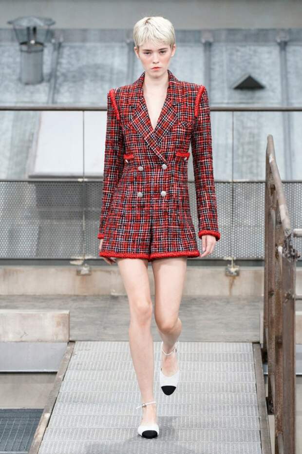 Chanel весна-лето 2020: модный показ на крышах Парижа